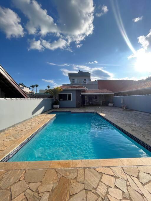 Casa Com Piscina Em Condominio Fechado Агуас-ди-Линдоя Экстерьер фото