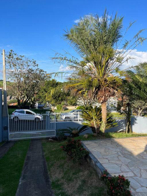 Casa Com Piscina Em Condominio Fechado Агуас-ди-Линдоя Экстерьер фото